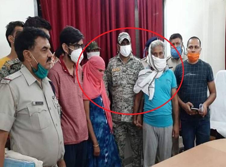 कैशियर ने गर्लफ्रेंड के साथ मिलकर चुरा लिया बैंक से 15 किलो सोना