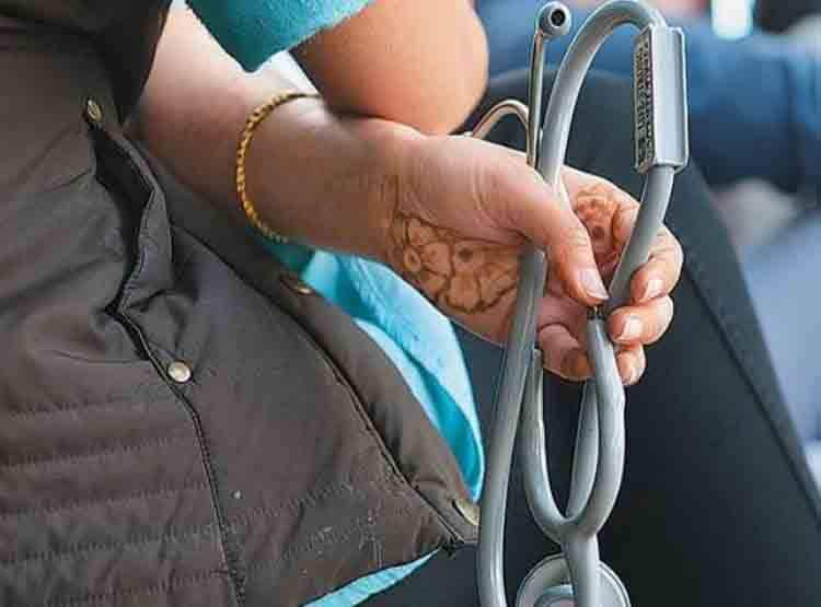 सरकार 1 रुपये में बेच रही है सैनेटरी नैपकीन, जनऔषधि केंद्र से खरीदें