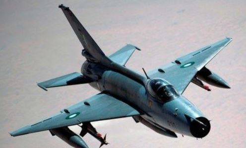 लद्दाख में सीमा पर मंडराने वाले चीनी फाइटर जेट J-7,J-17 कितने खतरनाक?