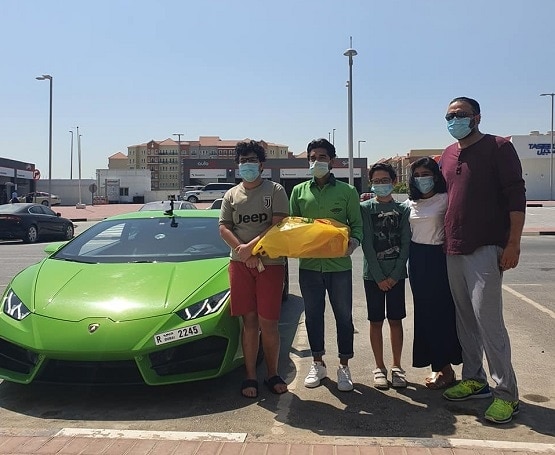 यहां करोड़ों की लैम्बोर्गिनी कार से डिलीवर होता है आम, मिलती है फ्री राइड
