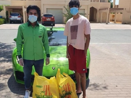 यहां करोड़ों की लैम्बोर्गिनी कार से डिलीवर होता है आम, मिलती है फ्री राइड