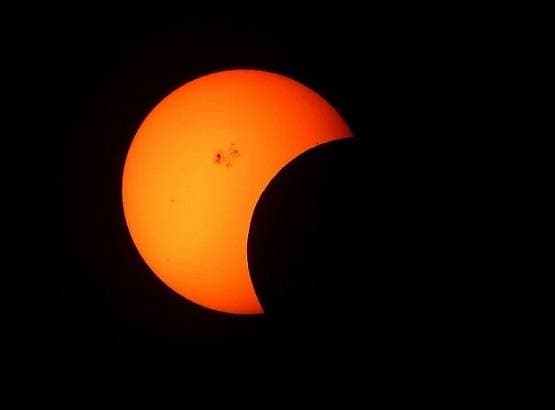 अभी कितने दिन रहेगा सूर्य ग्रहण का असर? 4 राशियों में धन हानि के योग