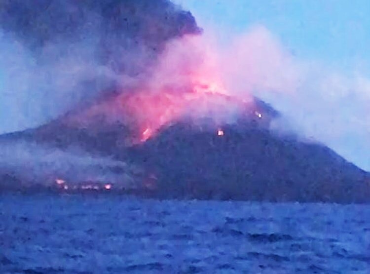 फिर फूटा यहां ज्वालामुखी, बहा इतना लावा कि नया टापू बन गया