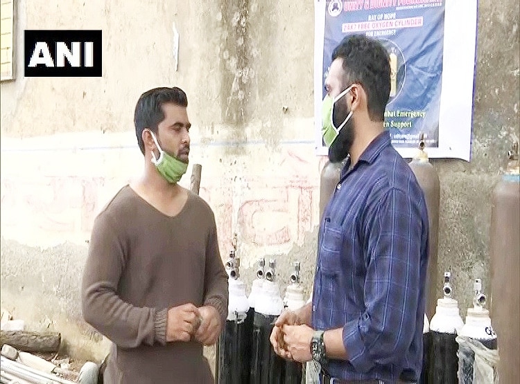 कोरोना मरीजों के लिए बेची SUV, ऑक्सीजन सिलेंडर देकर कर रहे मदद