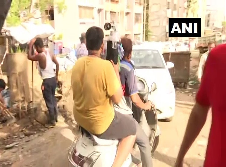 कोरोना मरीजों के लिए बेची SUV, ऑक्सीजन सिलेंडर देकर कर रहे मदद