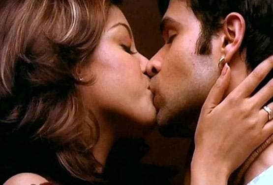 चर्चा में रहे बॉलीवुड फिल्मों के किसिंग सीन्स, कोराेना काल ने लगाया ब्रेक?