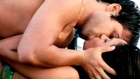 चर्चा में रहे बॉलीवुड फिल्मों के किसिंग सीन्स, कोराेना काल ने लगाया ब्रेक?