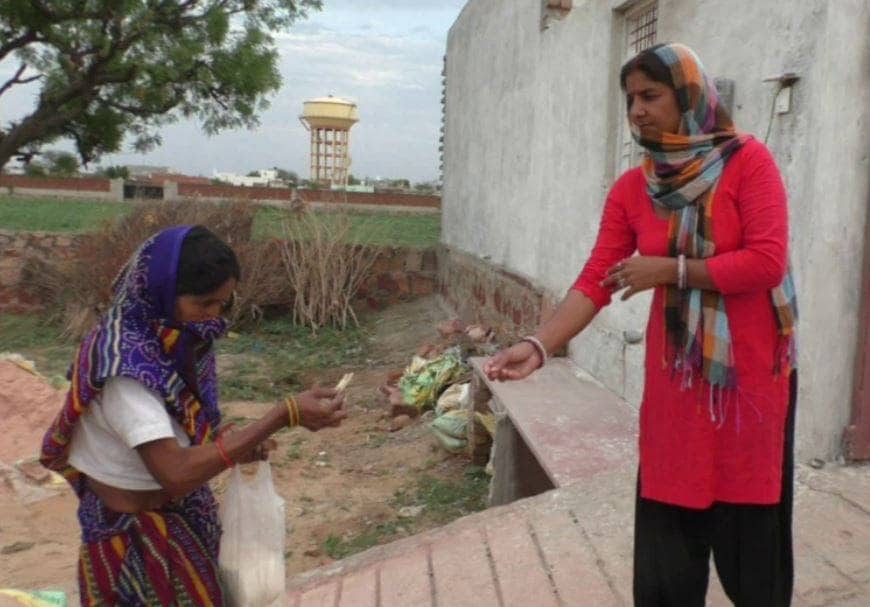 'भर्ती किया तो हो जाएगा कोरोना', ये कहकर डॉक्टर ने बुजुर्ग दंपति को भगाया