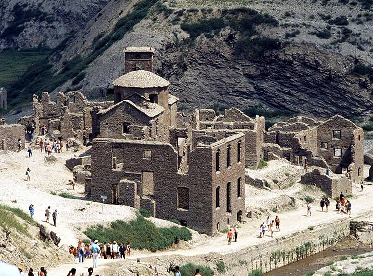 26 साल बाद झील से बाहर आया इटली का ये गांव, इसलिए दफनाया था पानी में