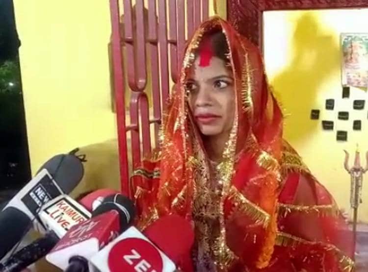 शादी से मुकरा प्रेमी तो प्रेमिका ने पुलिस से पकड़वाकर थाने में लिए सात फेरे