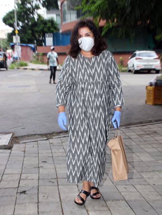 लंबे समय बाद स्पॉट हुए सेलेब्स, सारा ने अपने खास अंदाज में किया नमस्ते