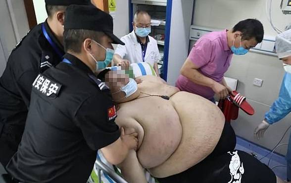 लॉकडाउन में 100 किलो बढ़ा वुहान के इस युवक का वजन, अब 250 के पार