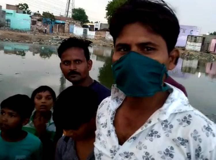 तालाब में मरी मिलीं हजारों मछलियां, इलाके के लोगों में खौफ