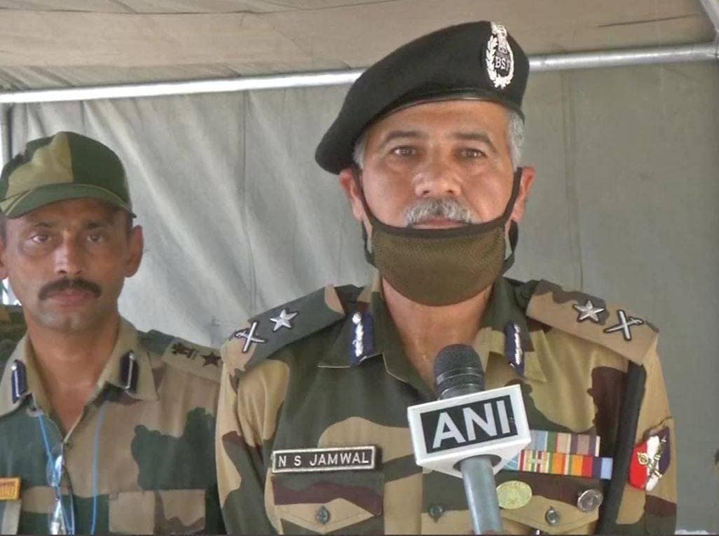 PAK की नापाक साजिश, ड्रोन से भारत में ऐसे भेज रहा बम और बंदूक