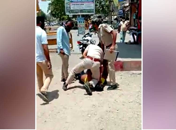मास्क नहीं पहनने पर पुलिसवाले ने घुटने से दबाई गर्दन, वीडियो वायरल