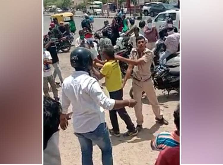 मास्क नहीं पहनने पर पुलिसवाले ने घुटने से दबाई गर्दन, वीडियो वायरल