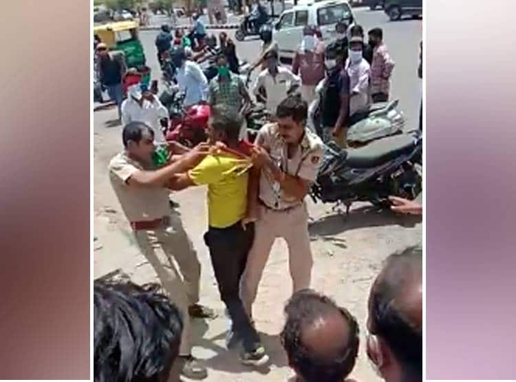 मास्क नहीं पहनने पर पुलिसवाले ने घुटने से दबाई गर्दन, वीडियो वायरल