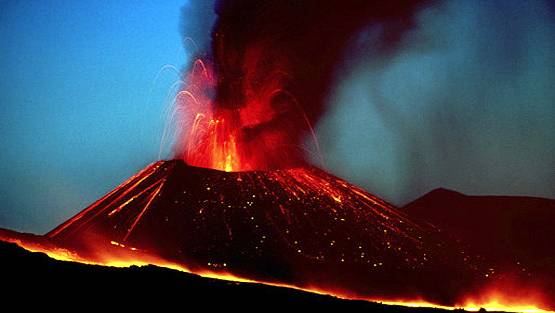 यूरोप के इन 3 शहरों के नीचे गर्म हो रही जमीन, धधक रहा ज्वालामुखी