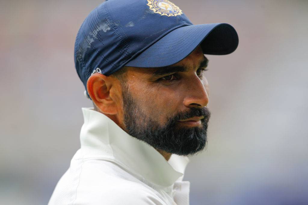 मोहम्मद शमी ने कोरोना काल में बढ़ाया मदद का हाथ, बांटे मास्क और फूड पैकेट्स