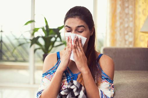 आंखों का रंग बदला तो रहें सावधान, कोरोना के हो सकते हैं शिकार