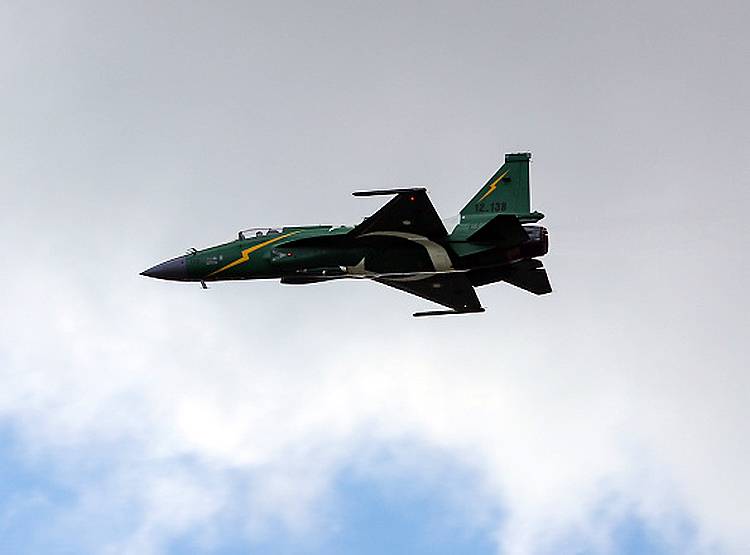 PAK के फाइटर जेट उड़े तो डरे पाकिस्तानी बोले- भारत ने हमला कर दिया