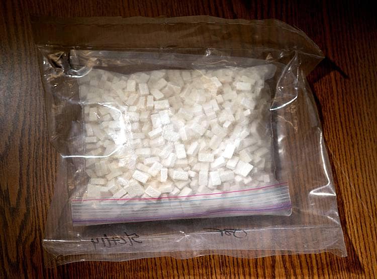 मछुआरों के जाल में फंसे चाय पत्ती के डिब्बे, अंदर मिली 230 करोड़ रु. की ये चीज