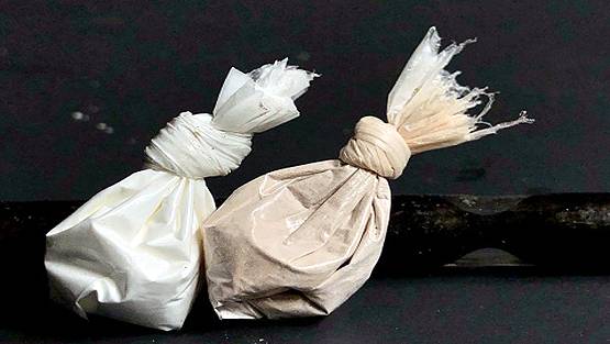 मछुआरों के जाल में फंसे चाय पत्ती के डिब्बे, अंदर मिली 230 करोड़ रु. की ये चीज