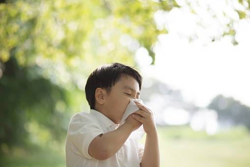 आंखों का रंग बदला तो रहें सावधान, कोरोना के हो सकते हैं शिकार