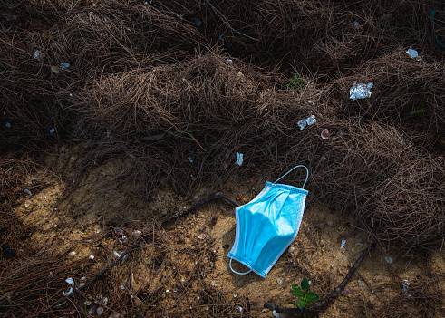खतरनाक है पीपीई किट्स-ग्लव्ज, समुद्र में पहुंच रहीं इस्तेमाल हुई चीजें