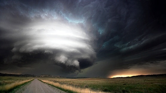 84 KM प्रति सेकेंड की गति से गिरती है बिजली, तापमान सूरज से ज्यादा, ऐसे बचें...