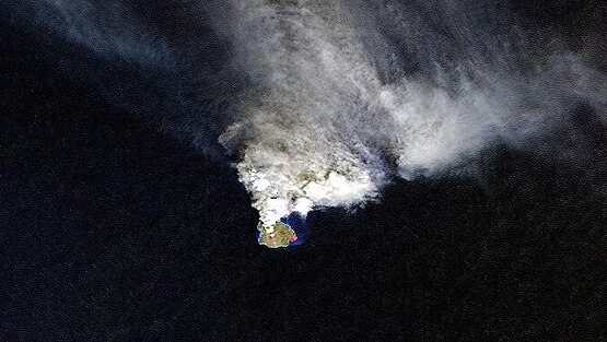 फिर फूटा यहां ज्वालामुखी, बहा इतना लावा कि नया टापू बन गया