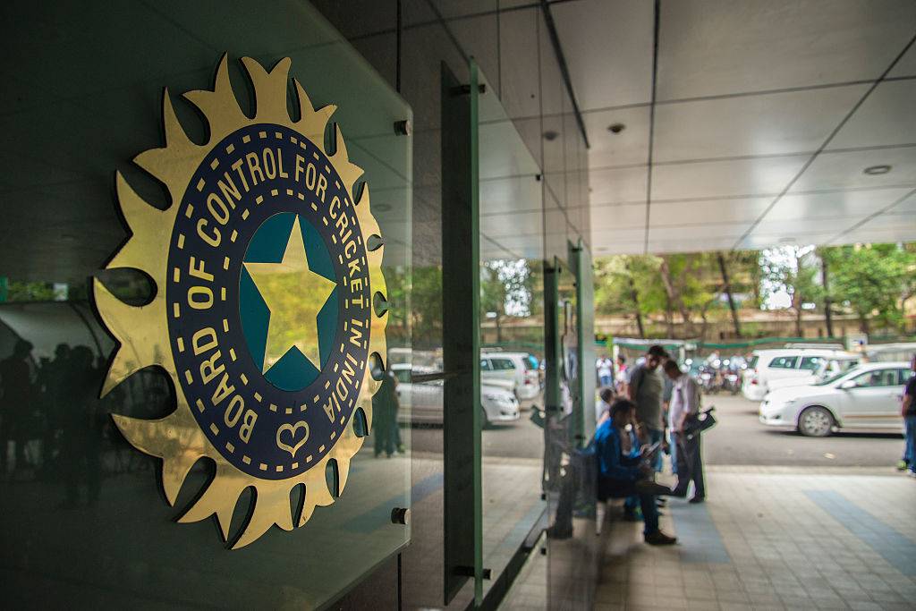 क्रिकेट फैंस को मायूस नहीं होने देगा BCCI, IPL कराने की तैयारी में जुटा