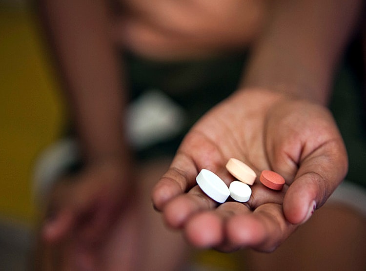 US में कोरोना मरीजों पर दवा कंपनी का कहर, 5 दिन की दवा 1.76 लाख रु. में