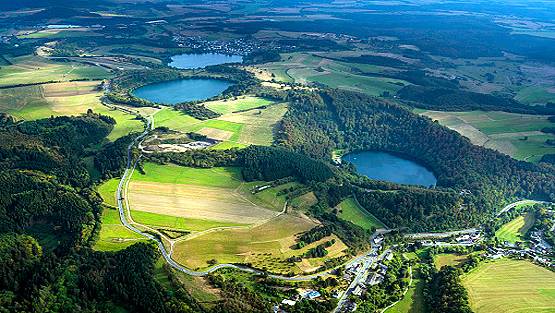 यूरोप के इन 3 शहरों के नीचे गर्म हो रही जमीन, धधक रहा ज्वालामुखी