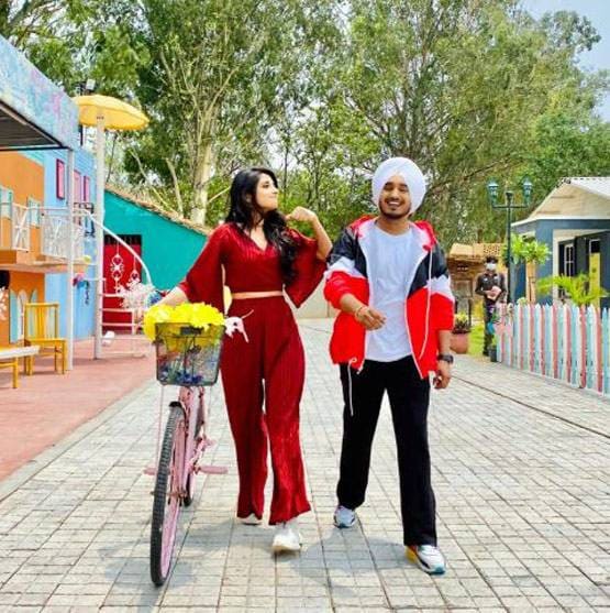 लॉकडाउन के बाद टीवी एक्ट्रेस कनिका मान ने शुरू की शूटिंग, देखें तस्वीरें