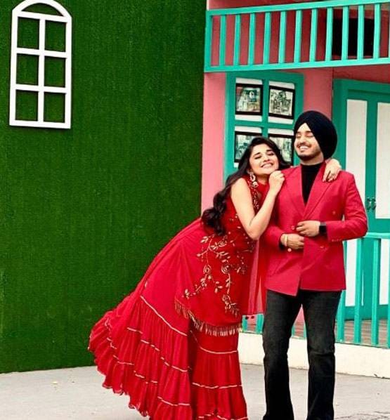 लॉकडाउन के बाद टीवी एक्ट्रेस कनिका मान ने शुरू की शूटिंग, देखें तस्वीरें