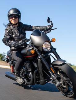 इस बाइक के भारत में खूब दीवाने, मिल रही 56,600 रुपये की छूट