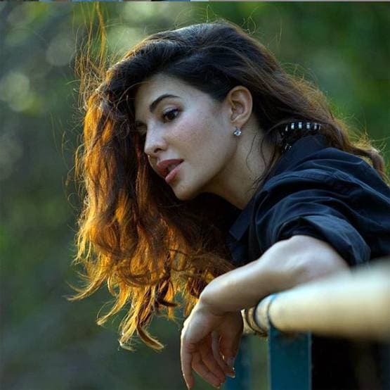 सन्डे को ऐसे एन्जॉय कर रहीं जैकलीन, शेयर की स्टनिंग फोटोज