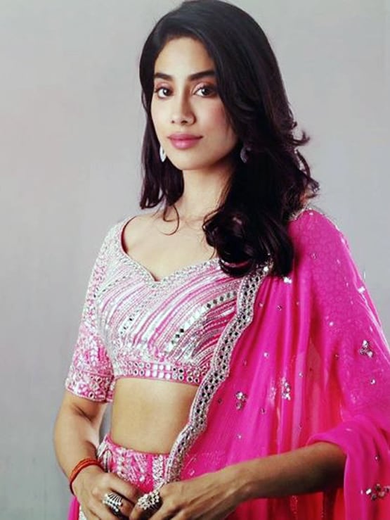 बॉलीवुड डेब्यू से पहले मिली पॉपुलैरिटी, मैगजीन कवर पर छाए स्टारकिड्स