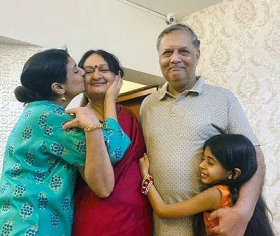 जूही परमार ने मनाई पैरेंट्स की वेड‍िंग एनिवर्सरी, बेटी संग मिलकर दिया सरप्राइज