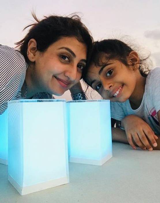 जूही परमार ने मनाई पैरेंट्स की वेड‍िंग एनिवर्सरी, बेटी संग मिलकर दिया सरप्राइज