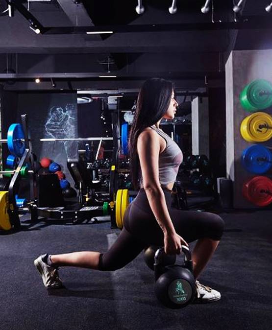 बॉयफ्रेंड संग रोमांटिक अंदाज में नजर आईं कृष्णा श्रॉफ, वायरल Photos