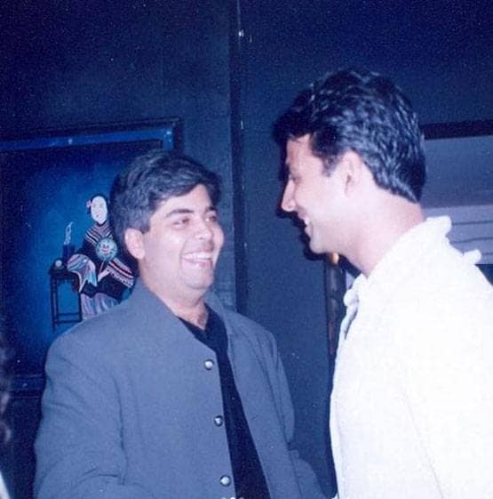 करण जौहर ने शेयर की थ्रोबैक फोटो, शाहरुख-गौरी संग आ रहे नजर