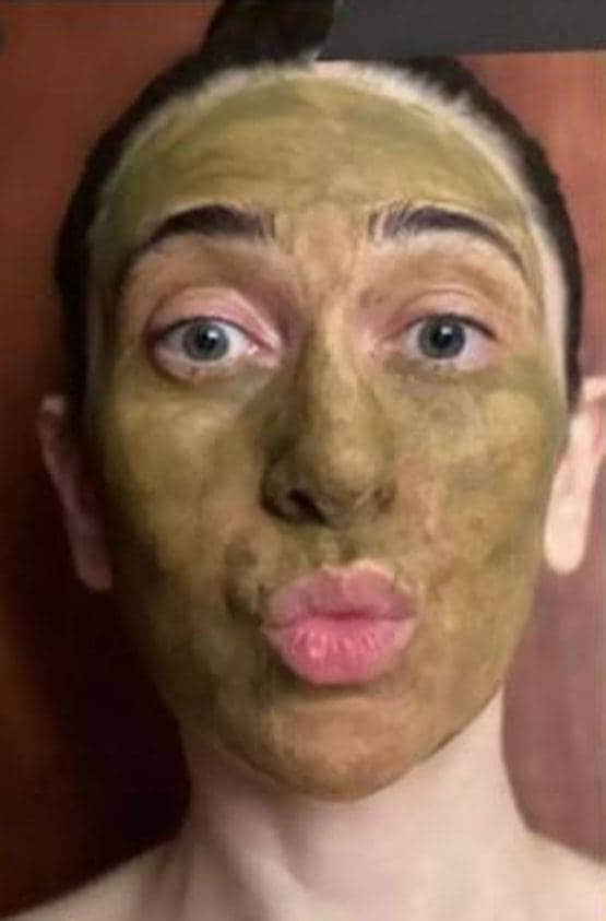 एली से करीना तक, लॉकडाउन में स्पेशल फेस मास्क लगा रहीं एक्ट्रेसेस