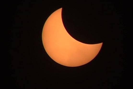 सूर्य ग्रहण: आसमान में दिखा 'रिंग ऑफ फायर' का शानदार नजारा