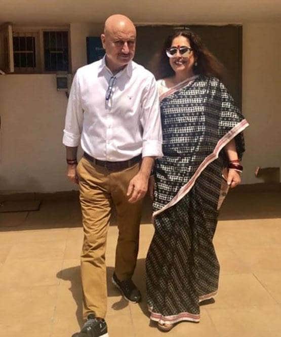 घर से दूर किरण को पति अनुपम खेर कर रहे मिस, ऐसे किया बर्थडे विश