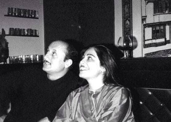 घर से दूर किरण को पति अनुपम खेर कर रहे मिस, ऐसे किया बर्थडे विश