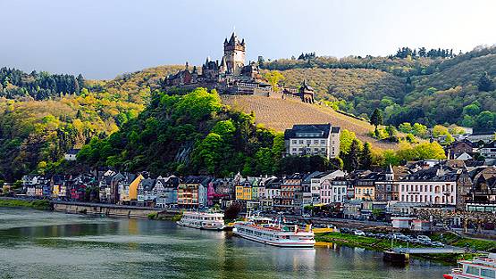 यूरोप के इन 3 शहरों के नीचे गर्म हो रही जमीन, धधक रहा ज्वालामुखी