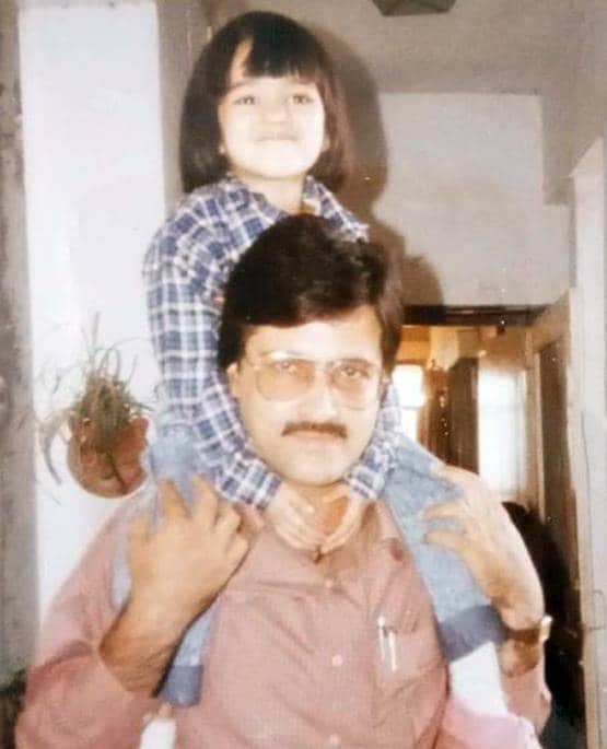 बचपन की यादों के साथ सेलेब्स ने मनाया फादर्स डे, शेयर की अनसीन तस्वीरें