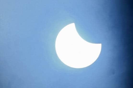 सूर्य ग्रहण: आसमान में दिखा 'रिंग ऑफ फायर' का शानदार नजारा